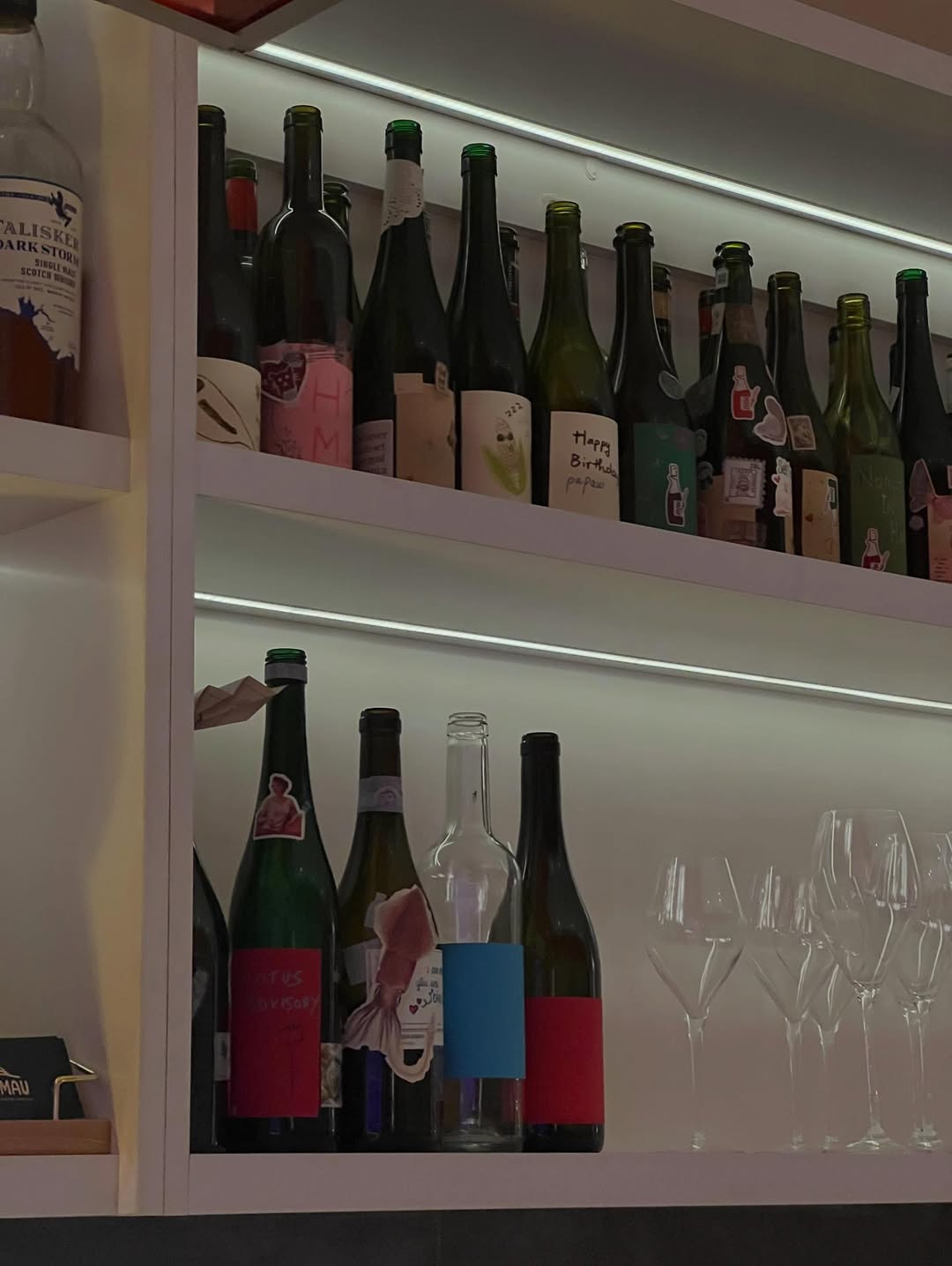 Ch&uacute;c rượu giao thừa c&ugrave;ng Sommelier GenZ "của hiếm" H&agrave; Nội: "Năm mới l&agrave; chai vang lạ, đừng sợ vị ch&aacute;t, h&atilde;y mạnh dạn nếm thử đi"- Ảnh 2.