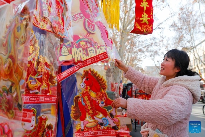 Đường phố khắp năm ch&acirc;u lung linh ch&agrave;o đ&oacute;n năm mới B&iacute;nh Ngọ- Ảnh 3.