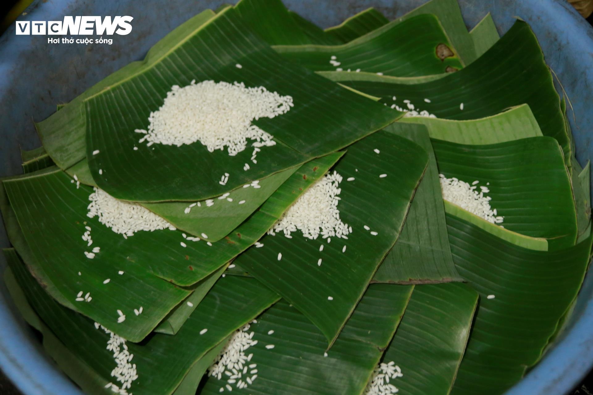 Thủ phủ nghề l&agrave;m b&aacute;nh chưng ngon nức tiếng xứ Huế tất bật ng&agrave;y cận Tết- Ảnh 3.