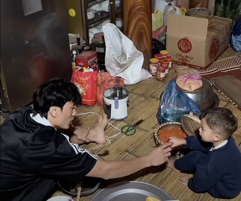 Vlog về qu&ecirc; ăn Tết nh&agrave; B&ugrave;i Tiến Dũng, n&agrave;ng mẫu t&acirc;y rời s&agrave;n catwalk ho&agrave; nhịp cuộc sống th&ocirc;ng qu&ecirc;- Ảnh 2.