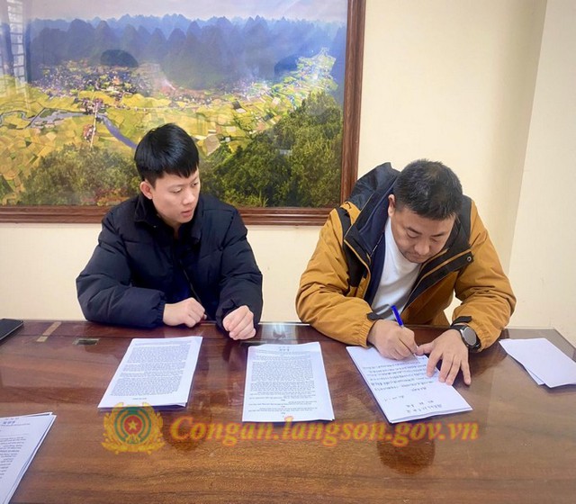 Xuất hiện nh&oacute;m người nước ngo&agrave;i đến Việt Nam chụp ảnh thẻ căn cước, qu&eacute;t nhận diện khu&ocirc;n mặt: C&ocirc;ng an Lạng Sơn ph&aacute;t khuyến c&aacute;o tới người d&acirc;n- Ảnh 1.