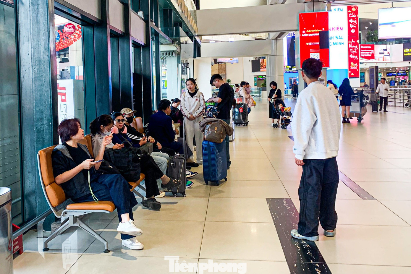 Lạ thường s&acirc;n bay Nội B&agrave;i s&aacute;ng 29 Tết- Ảnh 8.