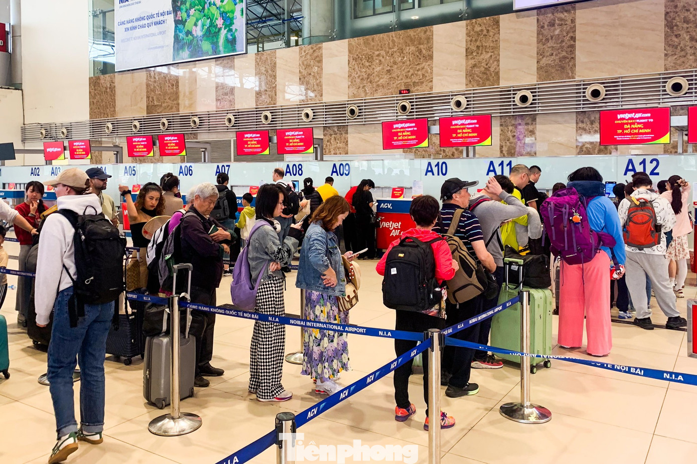 Lạ thường s&acirc;n bay Nội B&agrave;i s&aacute;ng 29 Tết- Ảnh 3.