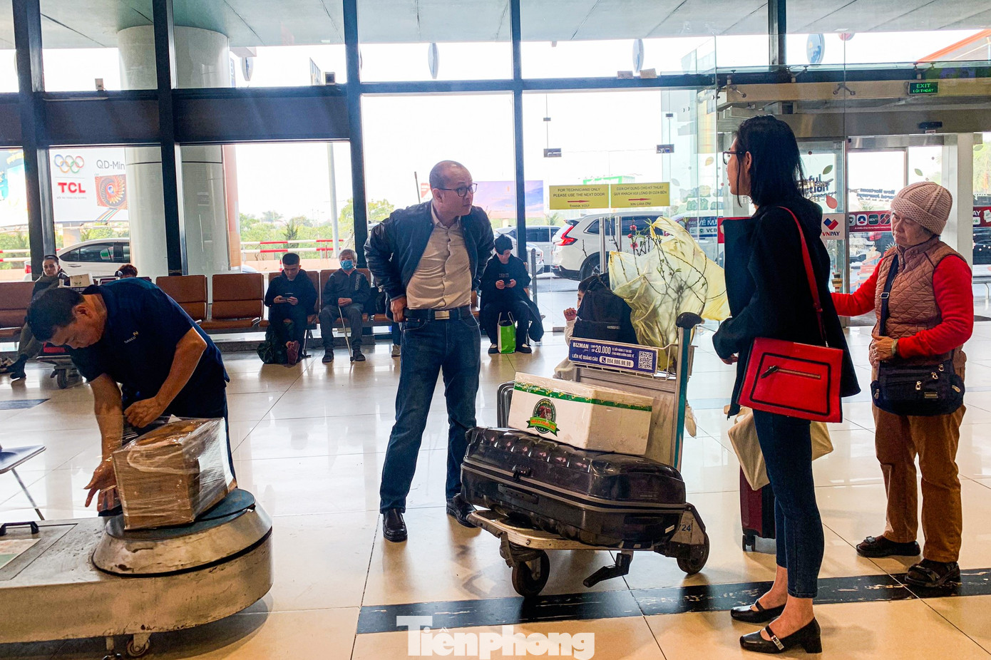 Lạ thường s&acirc;n bay Nội B&agrave;i s&aacute;ng 29 Tết- Ảnh 6.