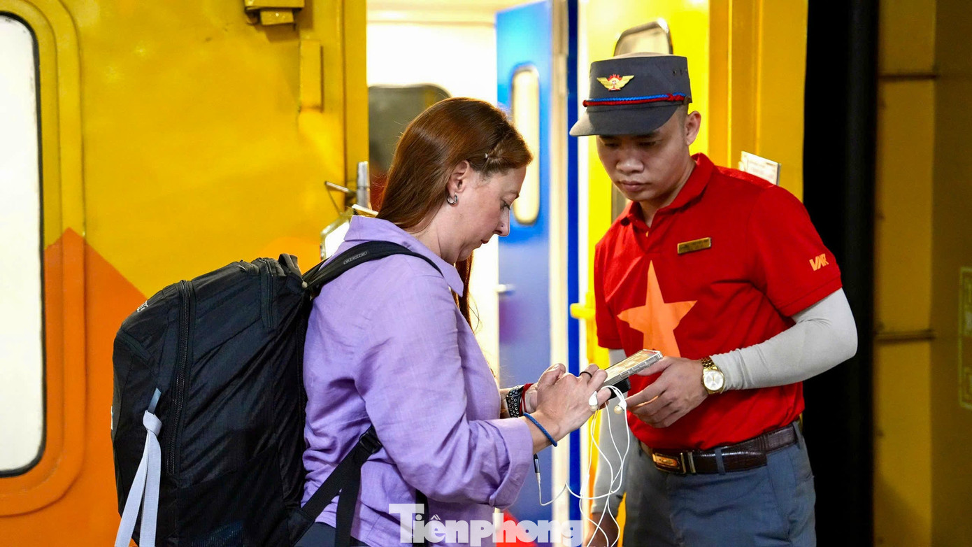 450 h&agrave;nh kh&aacute;ch đ&oacute;n giao thừa tr&ecirc;n chuyến t&agrave;u đặc biệt- Ảnh 3.