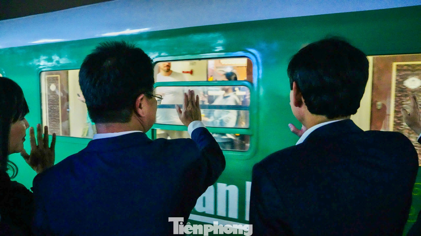 450 h&agrave;nh kh&aacute;ch đ&oacute;n giao thừa tr&ecirc;n chuyến t&agrave;u đặc biệt- Ảnh 9.