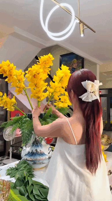 Diệp L&acirc;m Anh cắm hoa Tết khiến 3 triệu người dụi mắt: &ldquo;Sao bảo &ocirc;ng trời kh&ocirc;ng cho ai tất cả?&rdquo;- Ảnh 2.