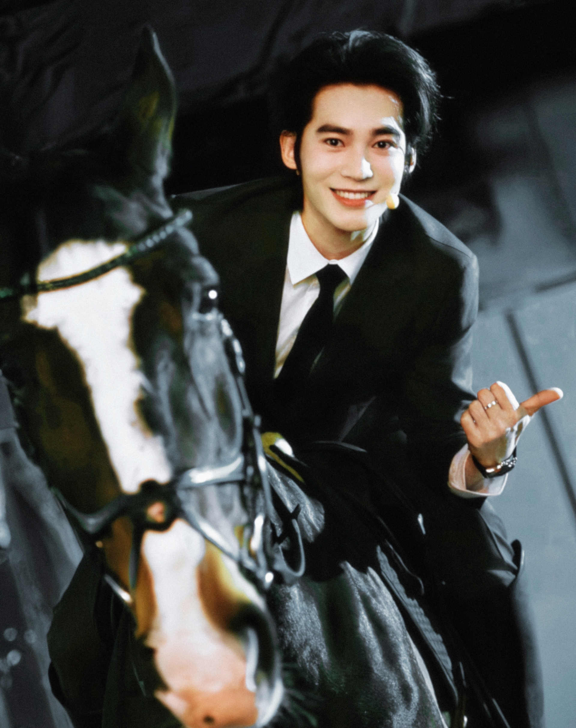 Đỉnh nhất Tết Nguy&ecirc;n đ&aacute;n 2026: Mỹ nam cưỡi ngựa l&ecirc;n s&acirc;n khấu mừng năm mới, gi&uacute;p nh&agrave; đ&agrave;i đạt top 1 rating cả nước- Ảnh 6.