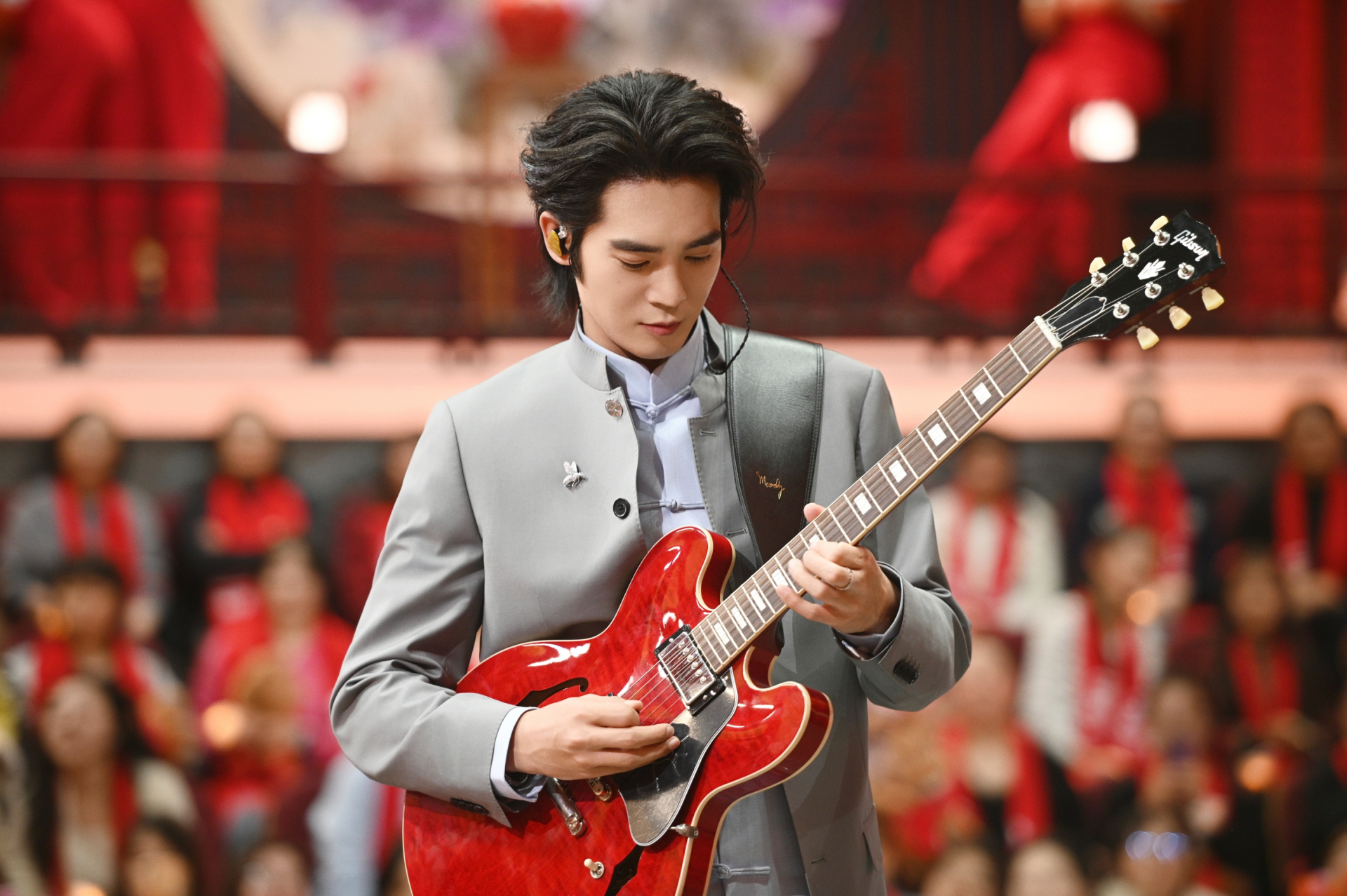 Đỉnh nhất Tết Nguy&ecirc;n đ&aacute;n 2026: Mỹ nam cưỡi ngựa l&ecirc;n s&acirc;n khấu mừng năm mới, gi&uacute;p nh&agrave; đ&agrave;i đạt top 1 rating cả nước- Ảnh 2.