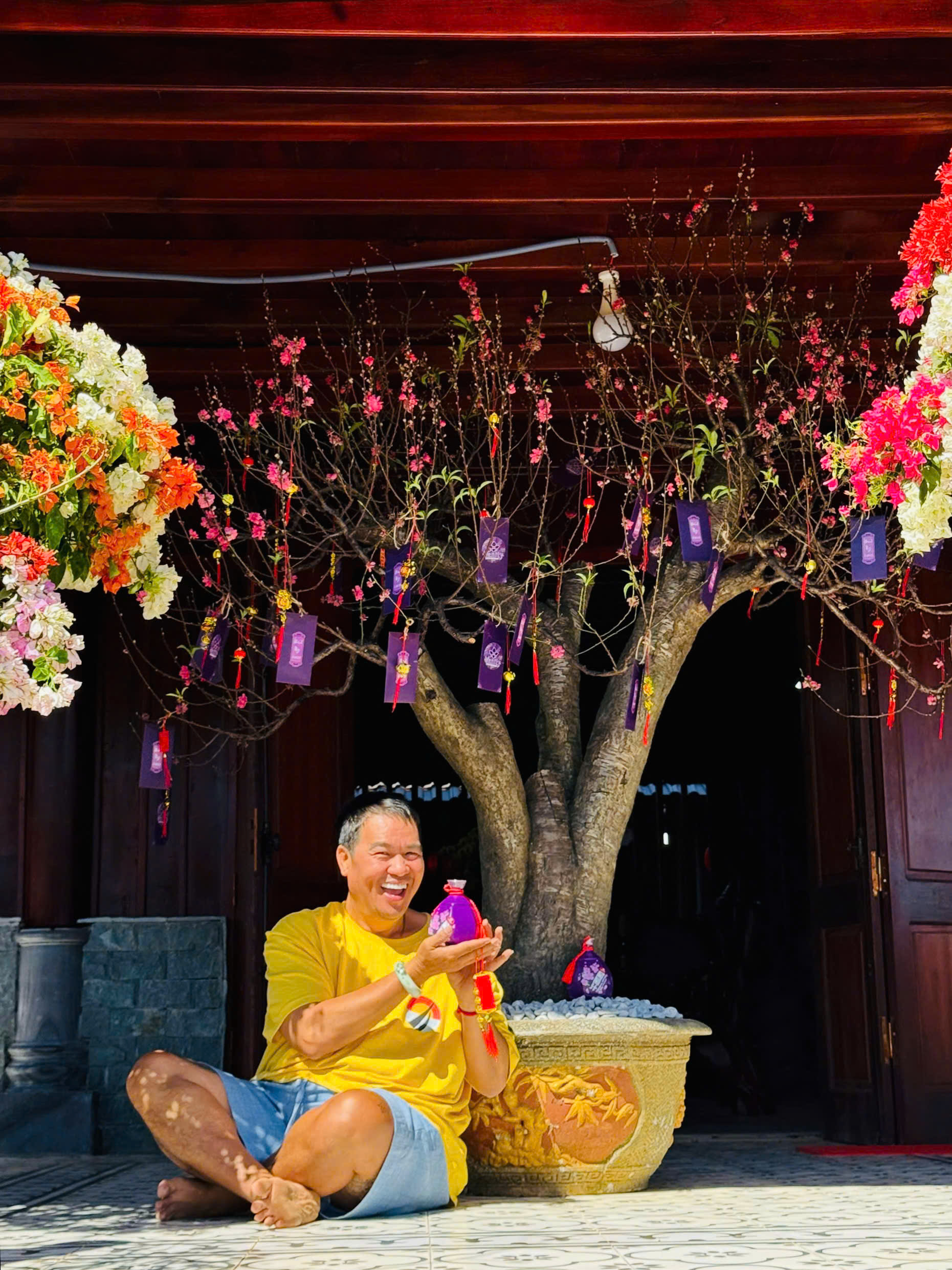 Nam nghệ sĩ đ&oacute;n Tết ở cơ ngơi 10.000 m2, đẹp như khu nghỉ dưỡng, hoa phủ k&iacute;n nh&agrave;- Ảnh 3.