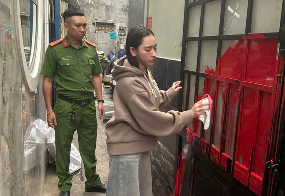 C&ocirc; g&aacute;i ở TPHCM bị khởi tố v&igrave; tạt sơn nh&agrave; người y&ecirc;u cũ cho "bỏ tức"- Ảnh 1.