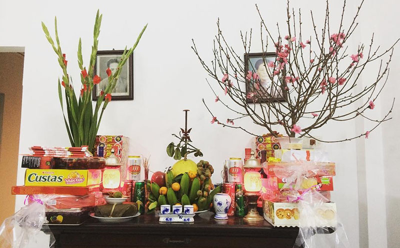 M&ugrave;ng 1 Tết hoa tr&ecirc;n ban thờ h&eacute;o n&ecirc;n thay ngay hay giữ lại? Th&igrave; ra nhiều người đang hiểu sai- Ảnh 1.