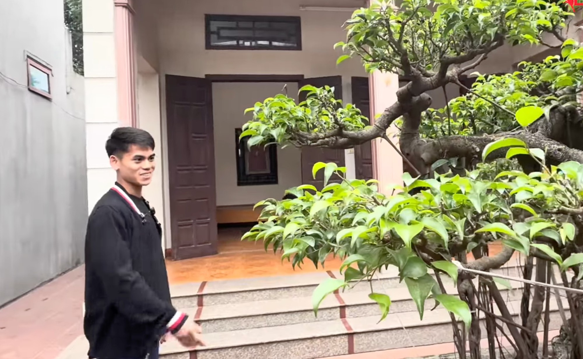 Tết về thăm nh&agrave; Khuất Văn Khang: "Năm mới ước mơ thi đấu thật tốt để x&acirc;y nh&agrave; b&aacute;o hiếu bố mẹ"- Ảnh 1.