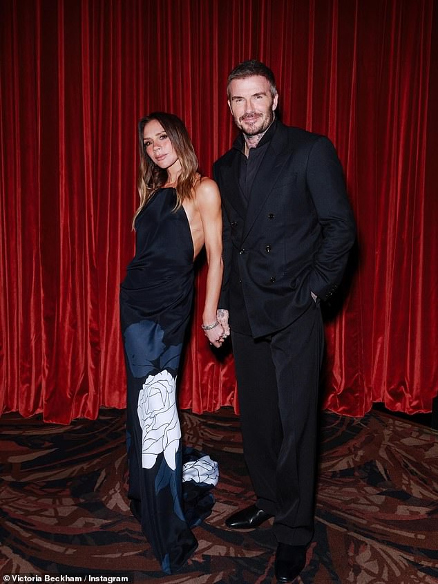 Cả nh&agrave; Beckham l&ecirc;n đồ sang chảnh, kh&iacute; chất t&agrave;i phiệt dự tiệc, cậu cả Brooklyn vẫn tự c&ocirc; lập khỏi gia đ&igrave;nh- Ảnh 3.