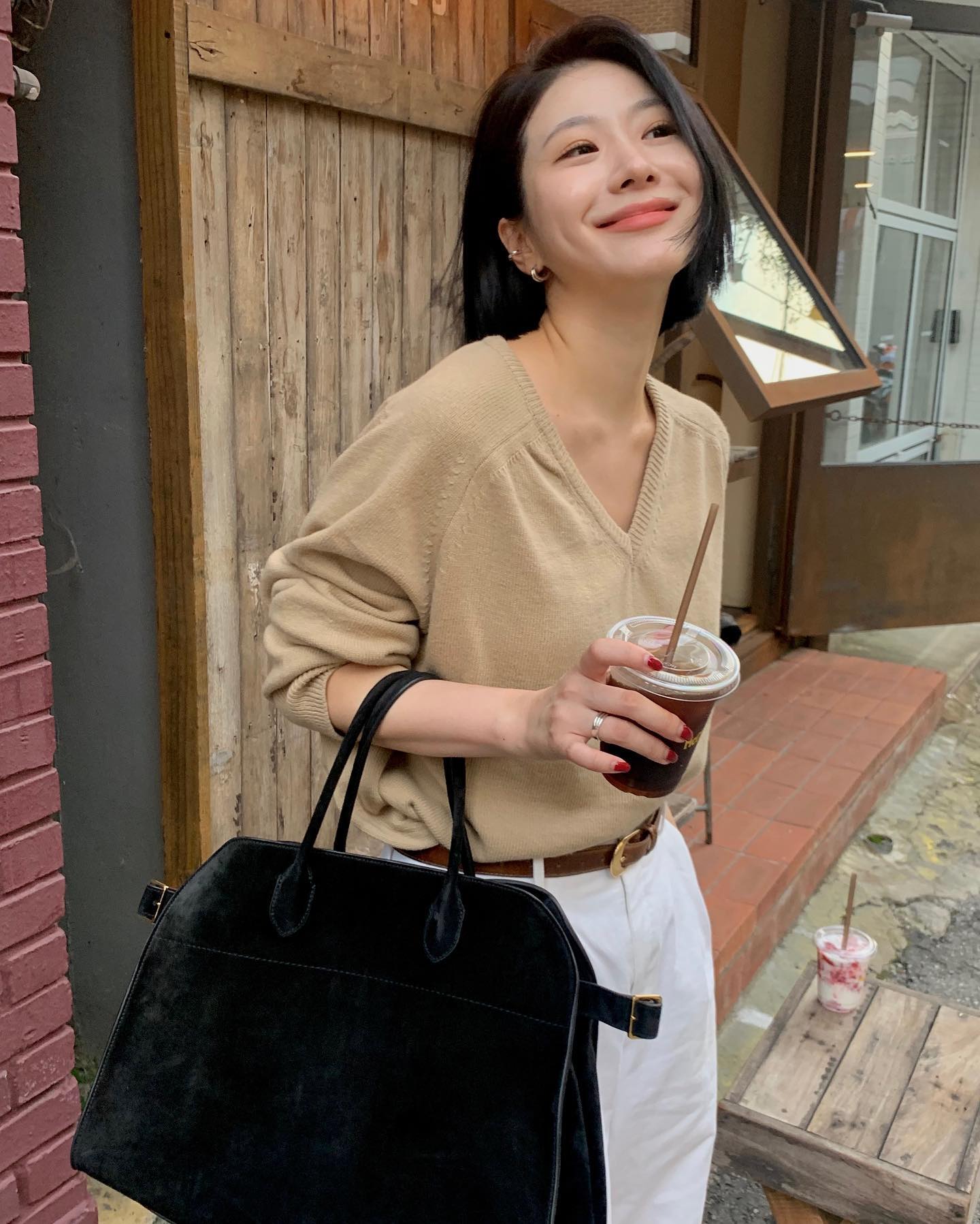 Mặc đẹp quá đơn giản với 4 công thức diện đồ màu be trẻ trung, chuẩn tinh tế- Ảnh 10.