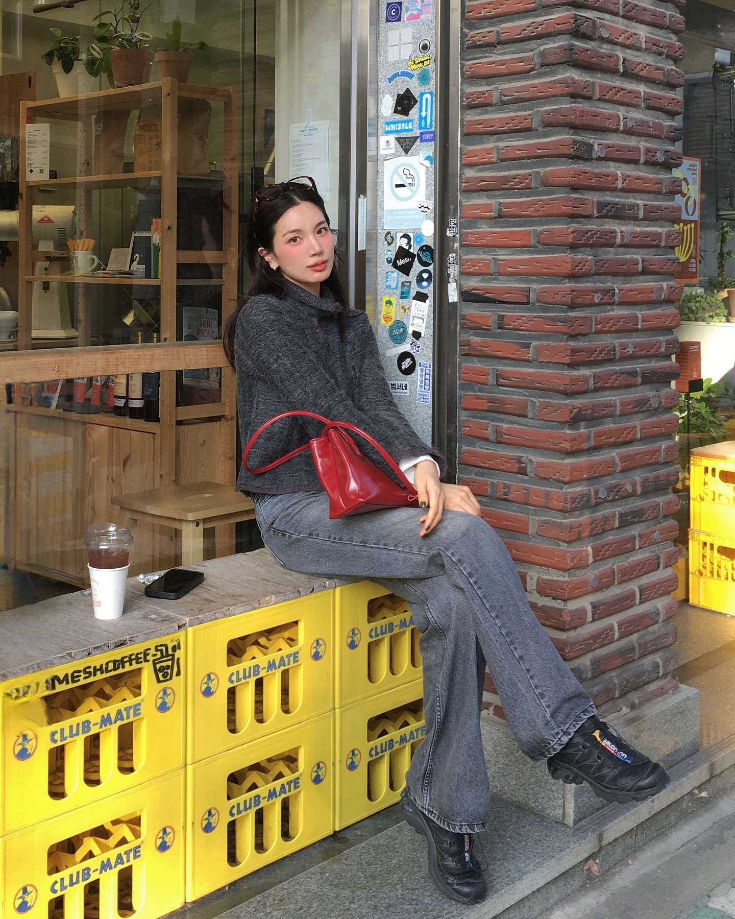 M&ugrave;ng 1 Tết may mắn ngập tr&agrave;n với 4 c&ocirc;ng thức diện đồ đỏ nổi bật, sang ng&uacute;t ng&agrave;n- Ảnh 7.