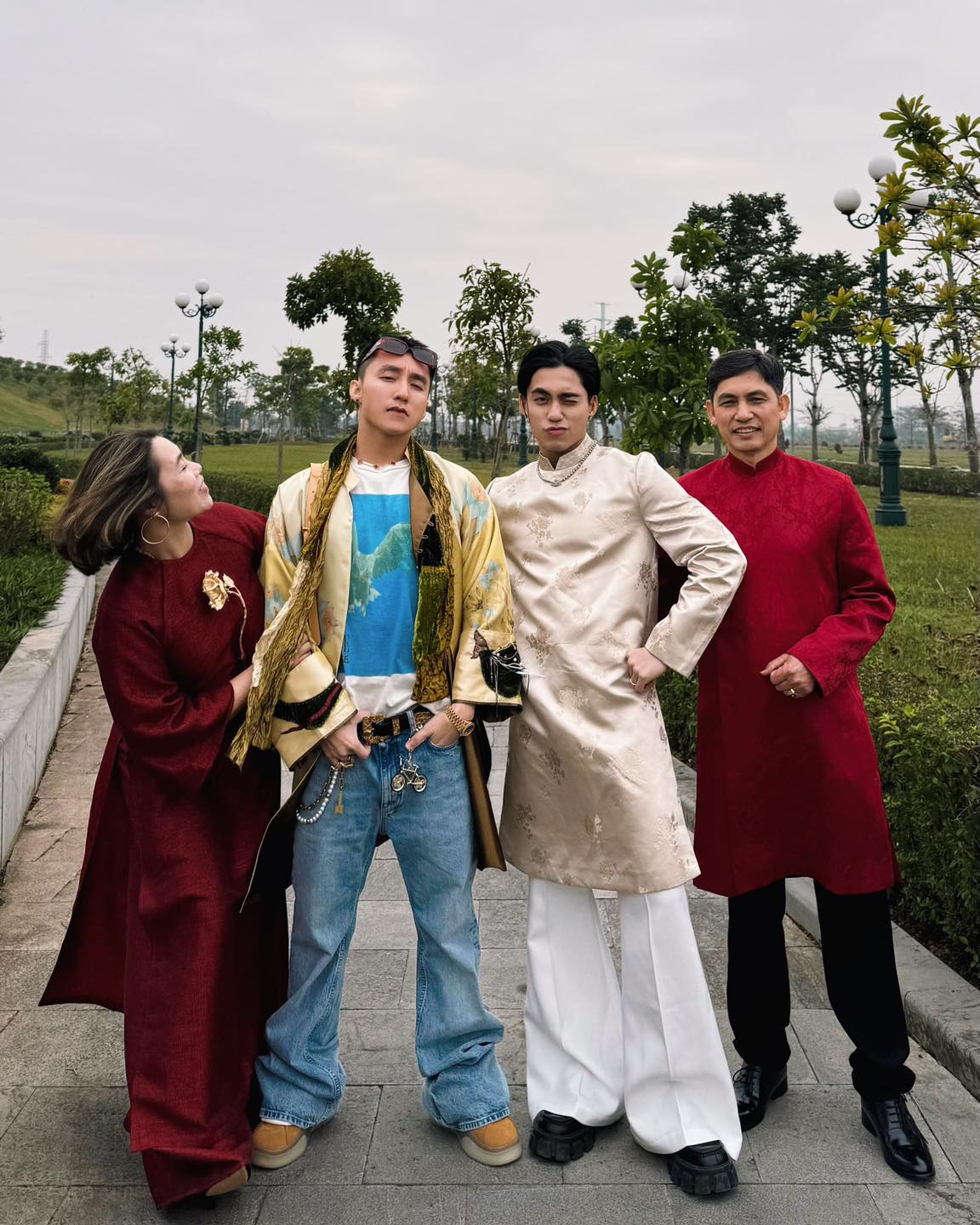 Khung hình hot mùng 1: Sơn Tùng - MONO gấp đôi visual, nhưng spotlight thuộc về 2 nhân vật này- Ảnh 6. Khung hình hot mùng 1: Sơn Tùng - MONO gấp đôi visual, nhưng spotlight thuộc về 2 nhân vật này- Ảnh 6.