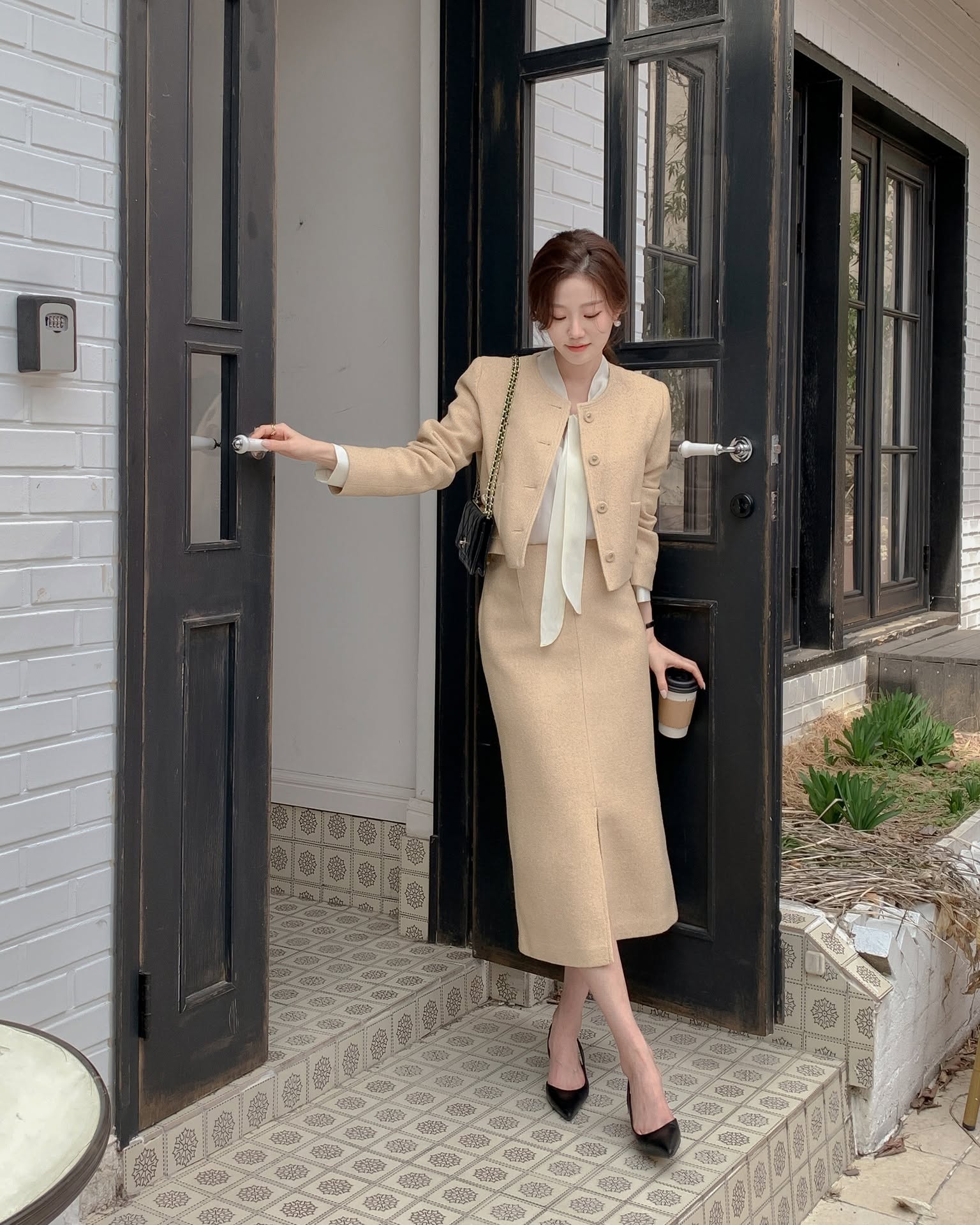 Mặc đẹp quá đơn giản với 4 công thức diện đồ màu be trẻ trung, chuẩn tinh tế- Ảnh 2.