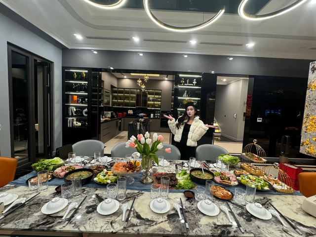 Qu&yacute; &ocirc;ng tuổi Ngọ v&agrave; cuộc h&ocirc;n nh&acirc;n "ngược chuẩn": Kh&ocirc;ng l&agrave;m g&igrave; n&ecirc;n cũng kh&ocirc;ng để vợ với mẹ phải l&agrave;m g&igrave;!- Ảnh 8.