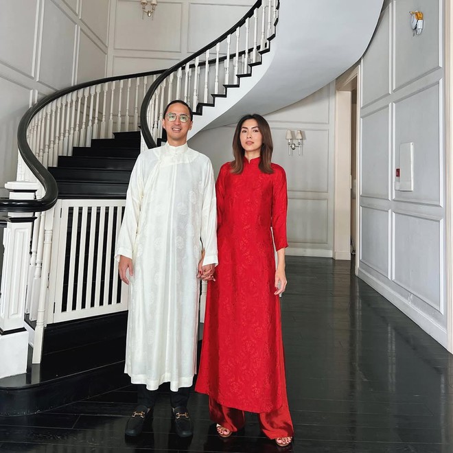 Đến hẹn lại l&ecirc;n: Tăng Thanh H&agrave; v&agrave; chồng doanh nh&acirc;n diện &aacute;o d&agrave;i, nắm chặt tay ng&agrave;y m&ugrave;ng 1 Tết!- Ảnh 7.