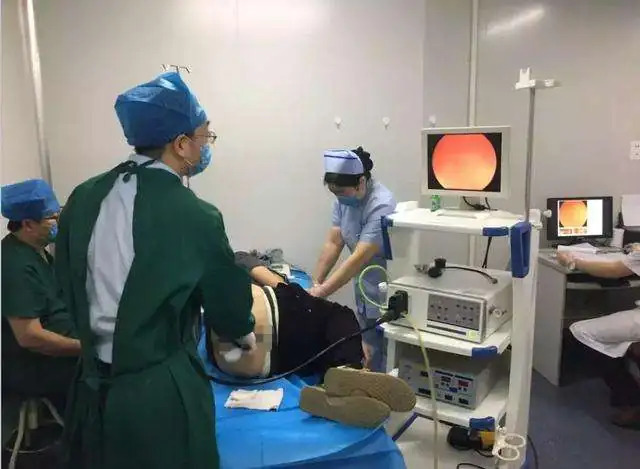 Cầu h&ocirc;n xong th&igrave; ph&aacute;t hiện ung thư giai đoạn cuối di căn gan, người đ&agrave;n &ocirc;ng hối hận v&igrave; bỏ qua 1 thứ khi đại tiện- Ảnh 1.