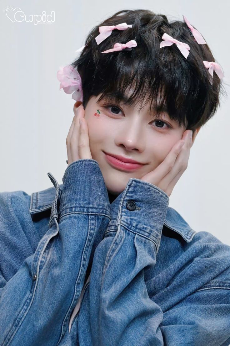 Nam thần trong nh&oacute;m nhạc H&agrave;n Quốc tung ngay bộ ảnh &aacute;o d&agrave;i đ&oacute;n Tết, ho&aacute; ra v&igrave; l&yacute; do đặc biệt!- Ảnh 9.