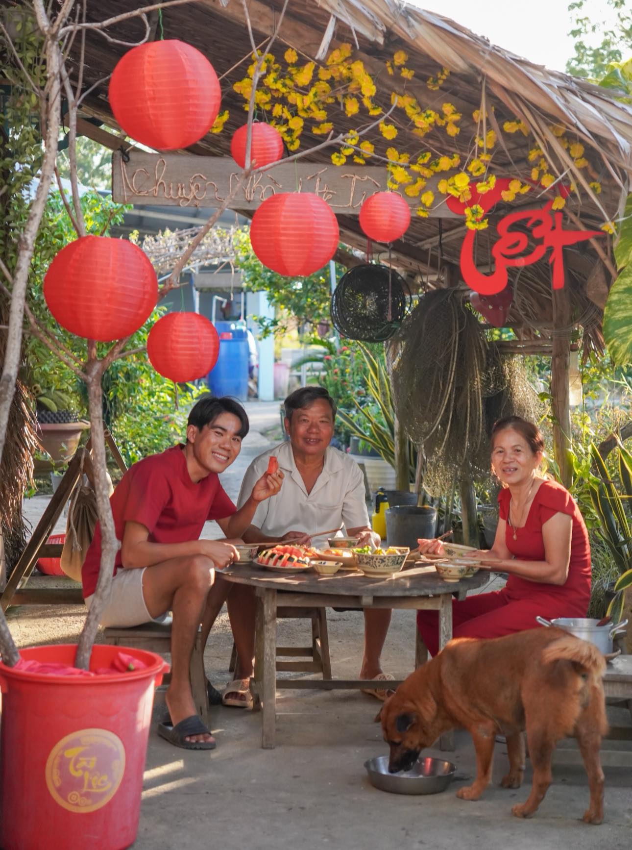 M&ugrave;ng 1 Tết, gh&eacute; thăm căn nh&agrave; miền T&acirc;y với kh&ocirc;ng kh&iacute; đầu năm ngập sắc xu&acirc;n: Hoa nở k&iacute;n hi&ecirc;n, tr&aacute;i trĩu c&agrave;nh- Ảnh 17.