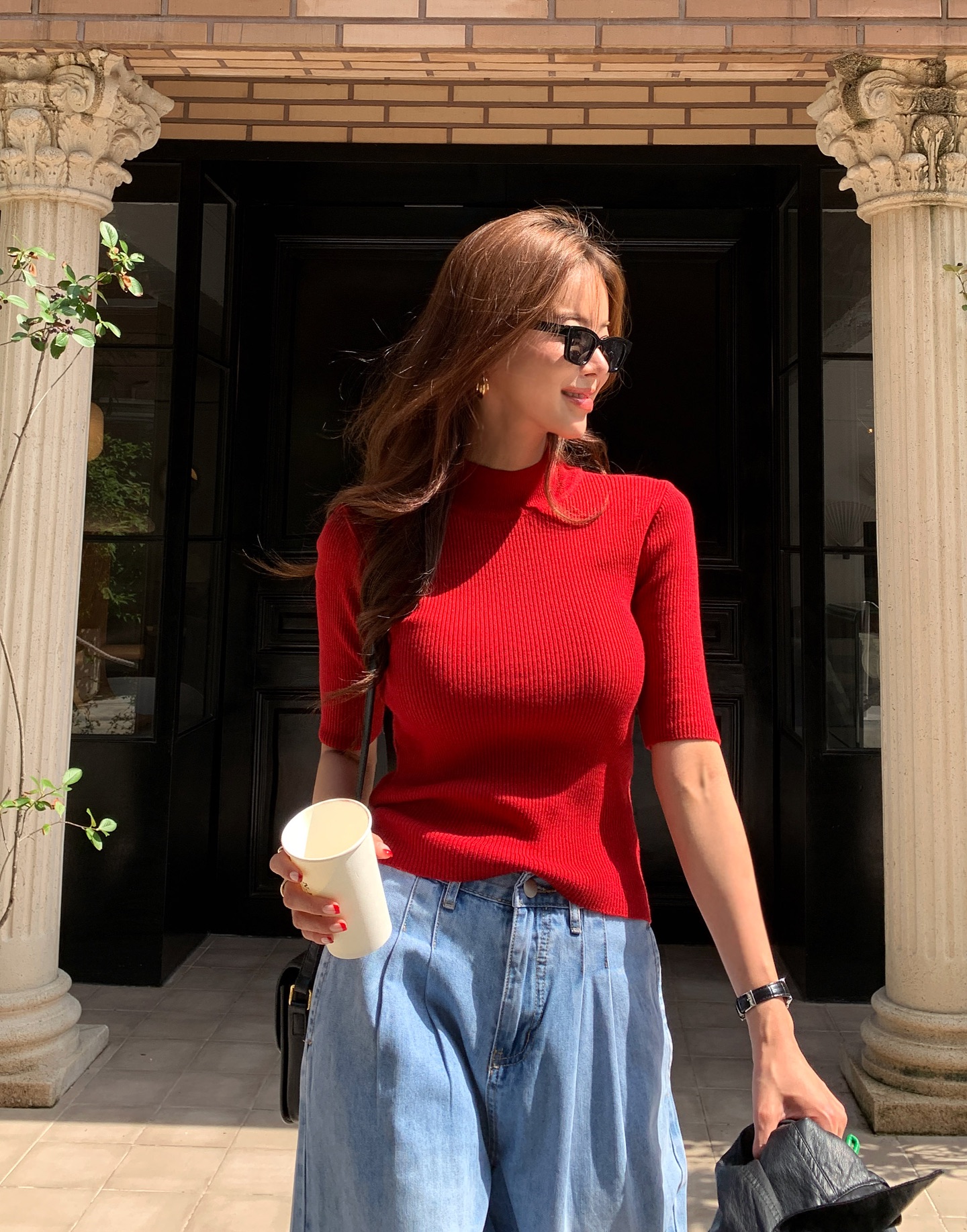 M&ugrave;ng 1 Tết may mắn ngập tr&agrave;n với 4 c&ocirc;ng thức diện đồ đỏ nổi bật, sang ng&uacute;t ng&agrave;n- Ảnh 3.