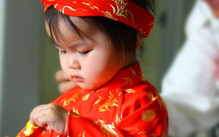 Chuy&ecirc;n gia Việt tiết lộ: Chỉ cần l&agrave;m điều n&agrave;y khi nhận tiền l&igrave; x&igrave;, con sẽ học được loạt b&agrave;i học qu&yacute; gi&aacute;- Ảnh 2.