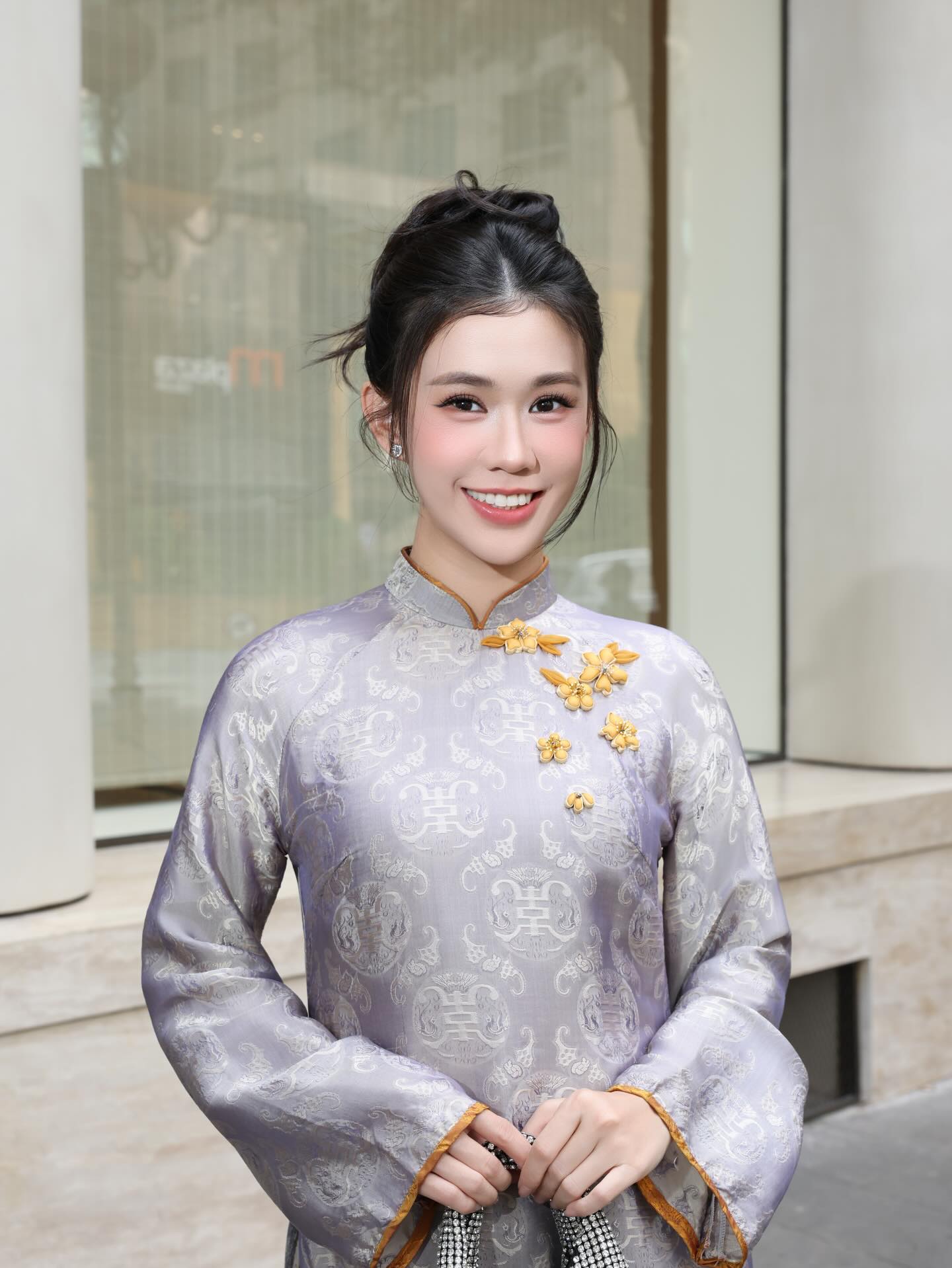 Mùng 1 Tết, cả Việt Nam diện áo dài đẹp điên 10 điểm- Ảnh 10.