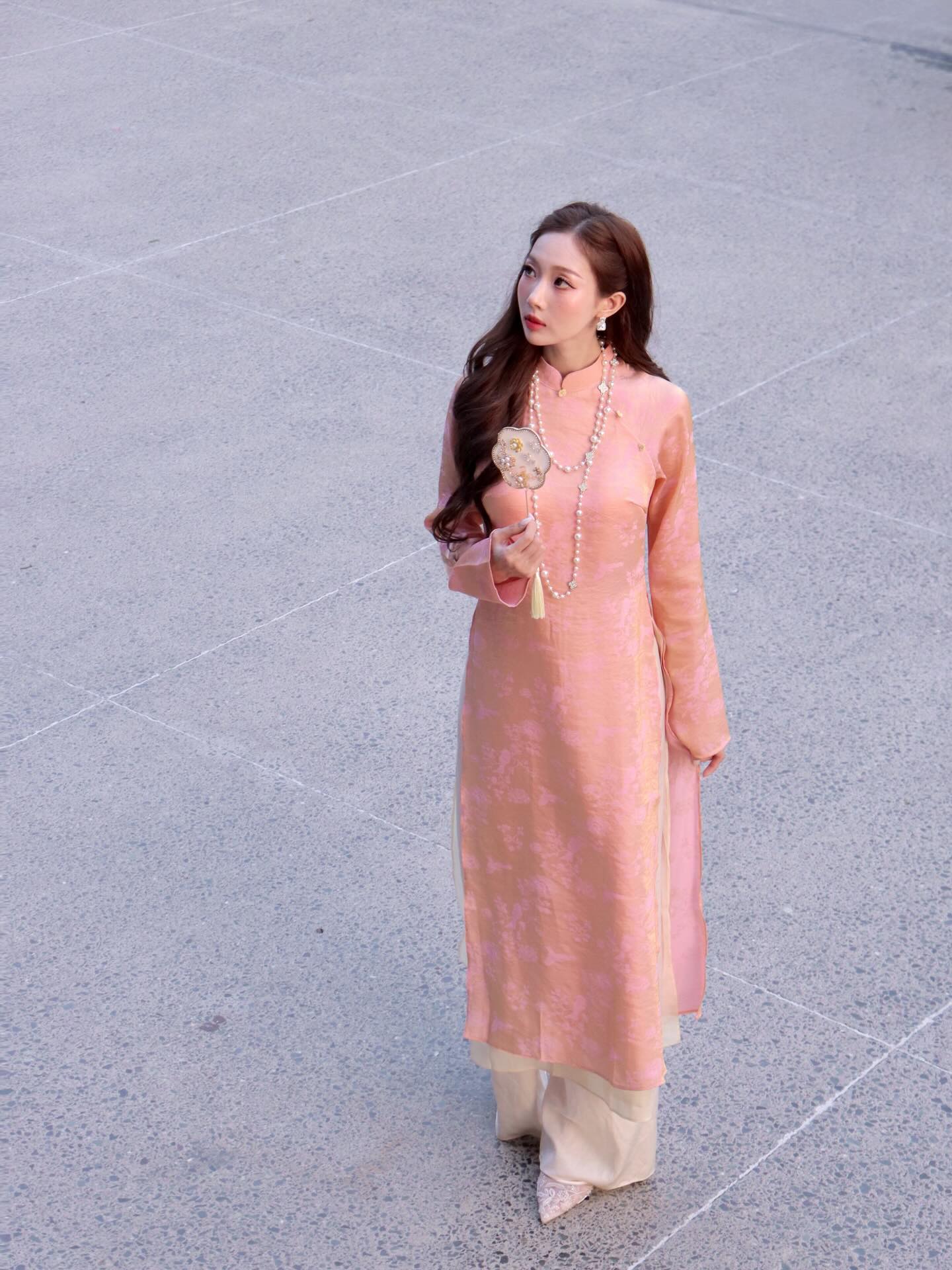 Mùng 1 Tết, cả Việt Nam diện áo dài đẹp điên 10 điểm- Ảnh 29.