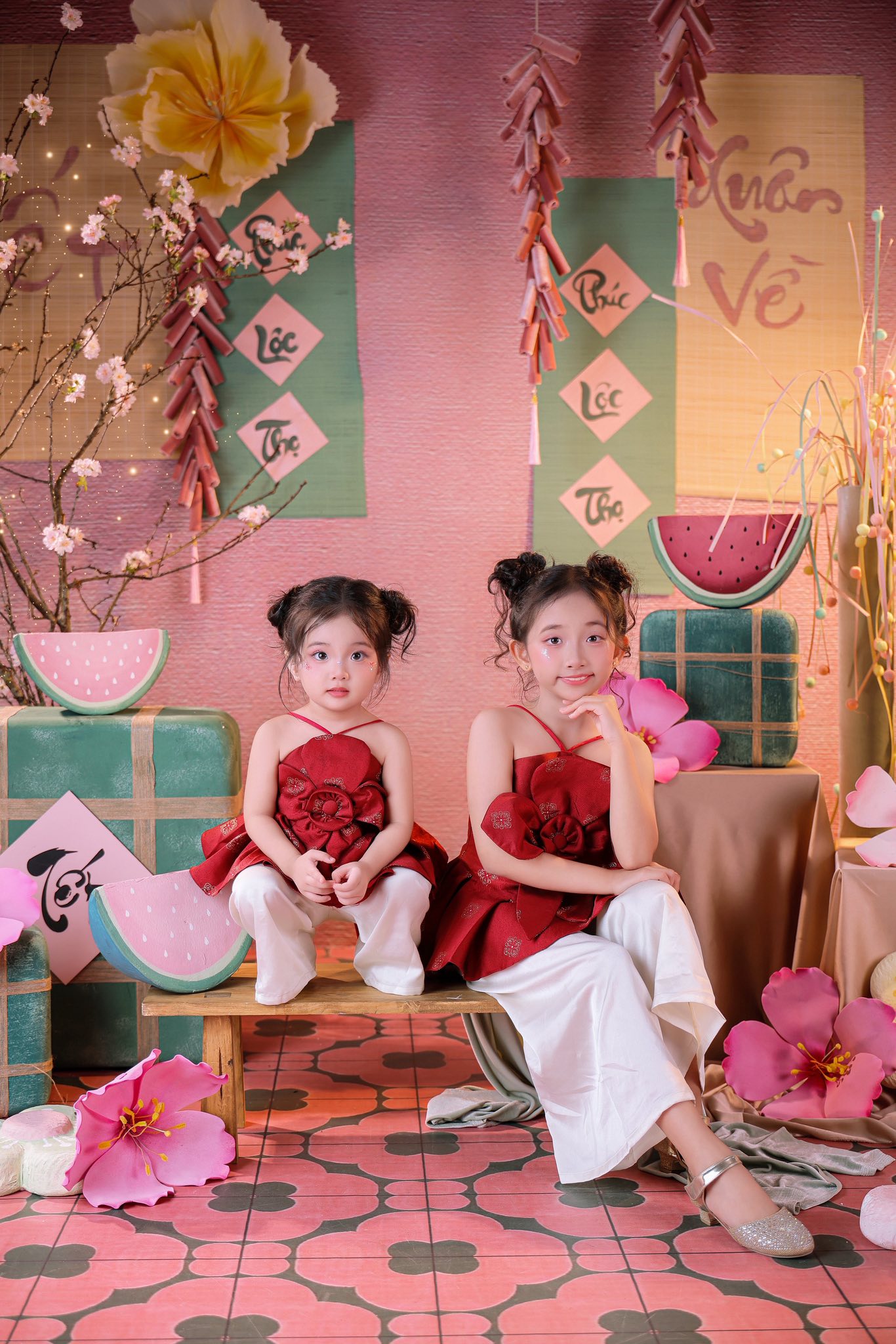 Xinh y&ecirc;u nhất d&agrave;n hot kids ng&agrave;y tết: Lisa nh&agrave; Kh&aacute;nh Thi - Phan Hiển dễ thương như b&uacute;p b&ecirc; b&ecirc;n chị g&aacute;i sang chảnh- Ảnh 11.