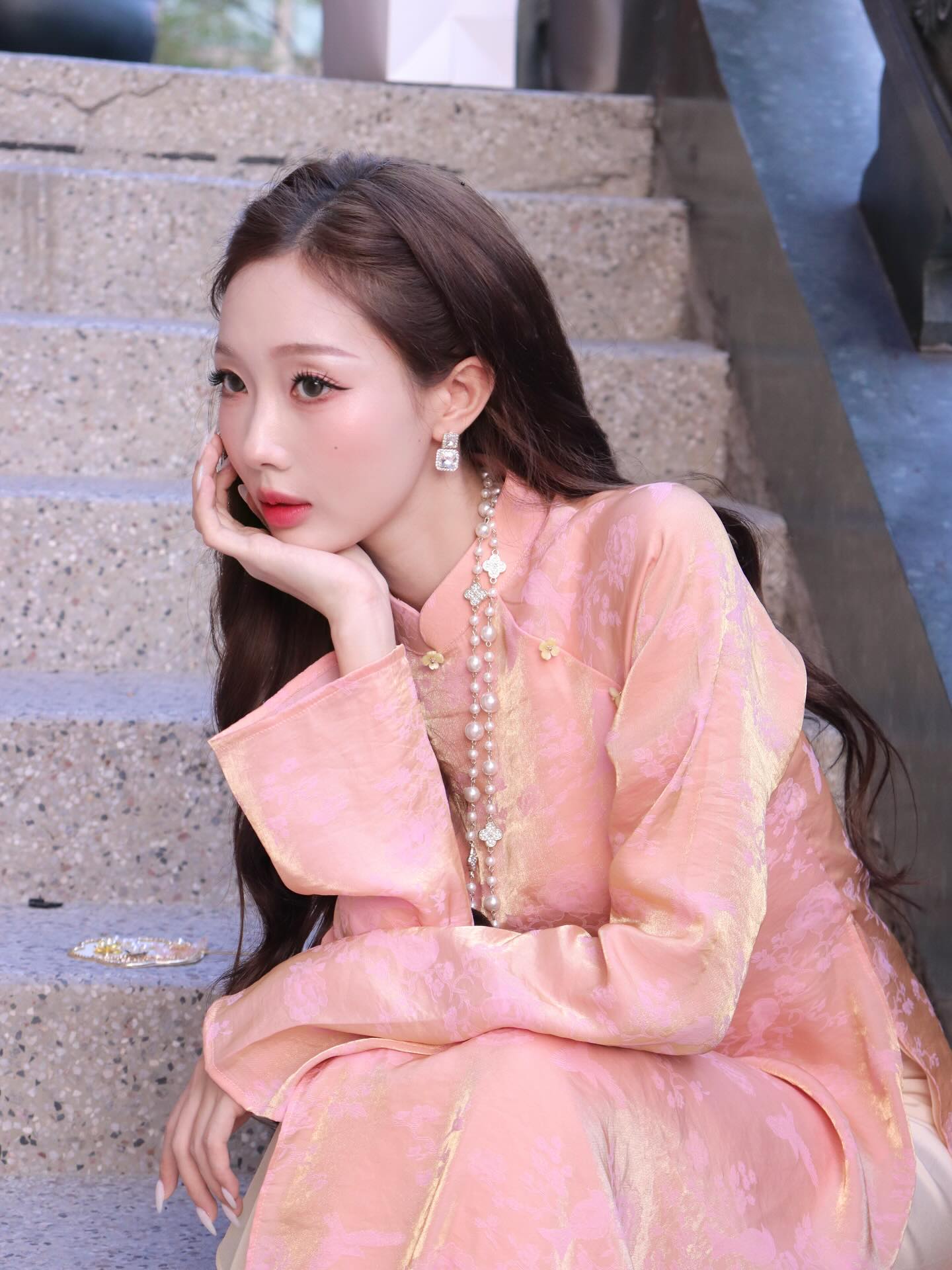 Mùng 1 Tết, cả Việt Nam diện áo dài đẹp điên 10 điểm- Ảnh 30.