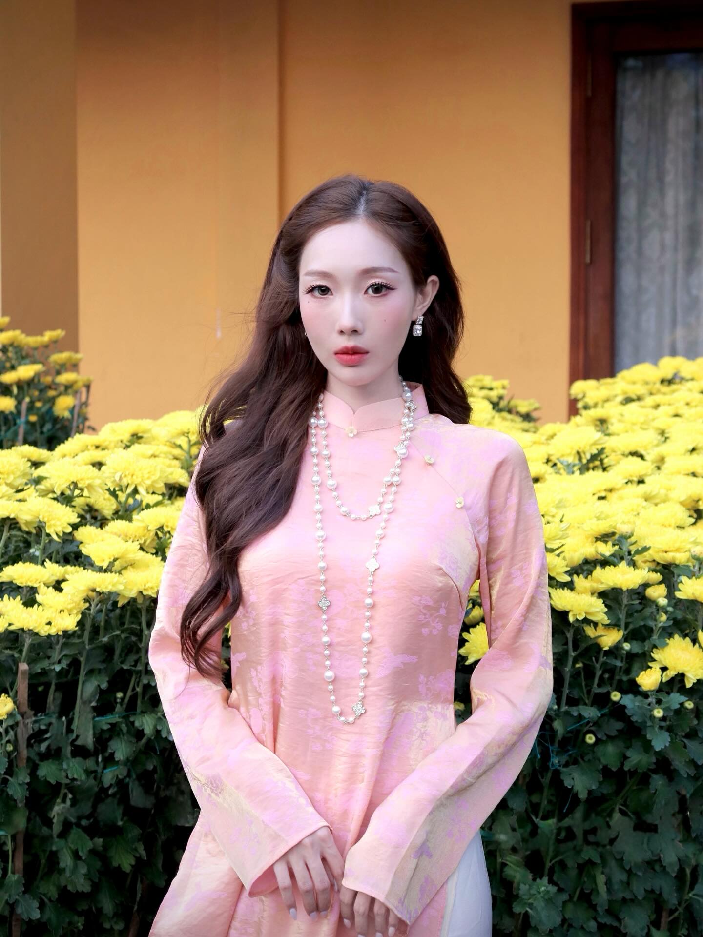 Mùng 1 Tết, cả Việt Nam diện áo dài đẹp điên 10 điểm- Ảnh 28.