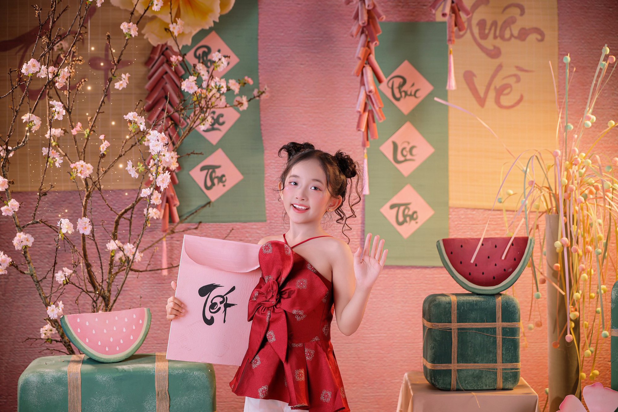 Xinh y&ecirc;u nhất d&agrave;n hot kids ng&agrave;y tết: Lisa nh&agrave; Kh&aacute;nh Thi - Phan Hiển dễ thương như b&uacute;p b&ecirc; b&ecirc;n chị g&aacute;i sang chảnh- Ảnh 10.