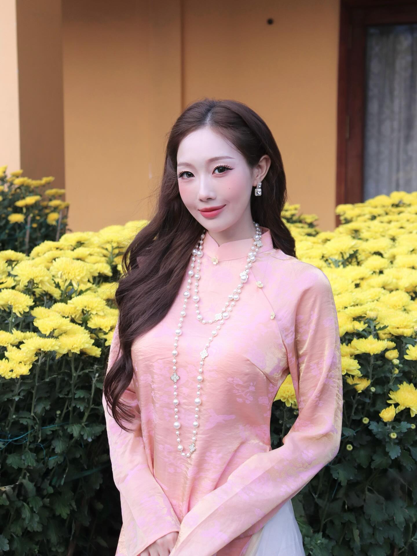 Mùng 1 Tết, cả Việt Nam diện áo dài đẹp điên 10 điểm- Ảnh 27.