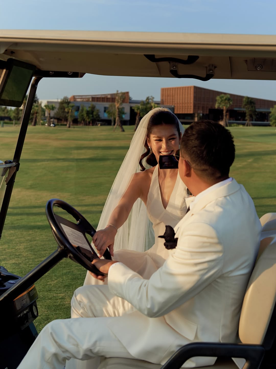 Cặp diễn vi&ecirc;n đ&igrave;nh đ&aacute;m kết h&ocirc;n sau 10 năm y&ecirc;u, khoảnh khắc c&ocirc; d&acirc;u ch&uacute; rể g&acirc;y x&ocirc;n xao- Ảnh 5.