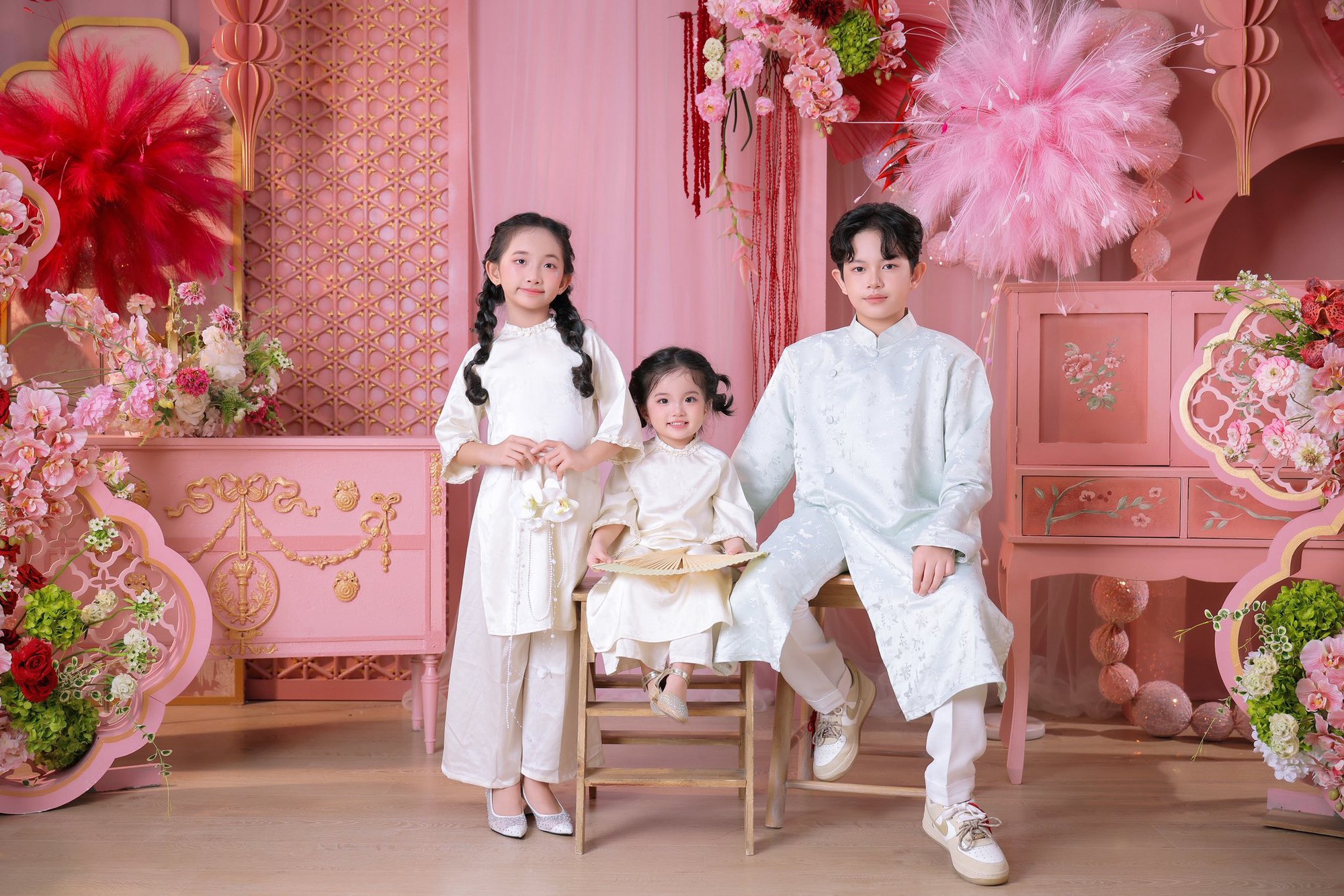 Xinh y&ecirc;u nhất d&agrave;n hot kids ng&agrave;y tết: Lisa nh&agrave; Kh&aacute;nh Thi - Phan Hiển dễ thương như b&uacute;p b&ecirc; b&ecirc;n chị g&aacute;i sang chảnh- Ảnh 12.