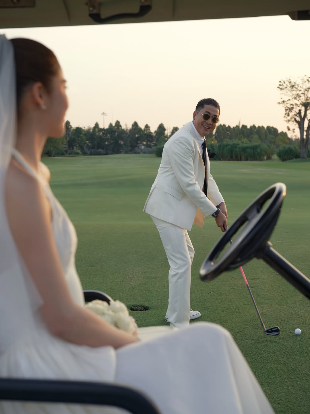 Cặp diễn vi&ecirc;n đ&igrave;nh đ&aacute;m kết h&ocirc;n sau 10 năm y&ecirc;u, khoảnh khắc c&ocirc; d&acirc;u ch&uacute; rể g&acirc;y x&ocirc;n xao- Ảnh 6.