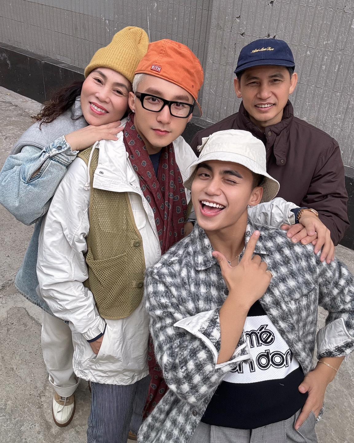 Khung hình hot mùng 1: Sơn Tùng - MONO gấp đôi visual, nhưng spotlight thuộc về 2 nhân vật này- Ảnh 3. Khung hình hot mùng 1: Sơn Tùng - MONO gấp đôi visual, nhưng spotlight thuộc về 2 nhân vật này- Ảnh 3.