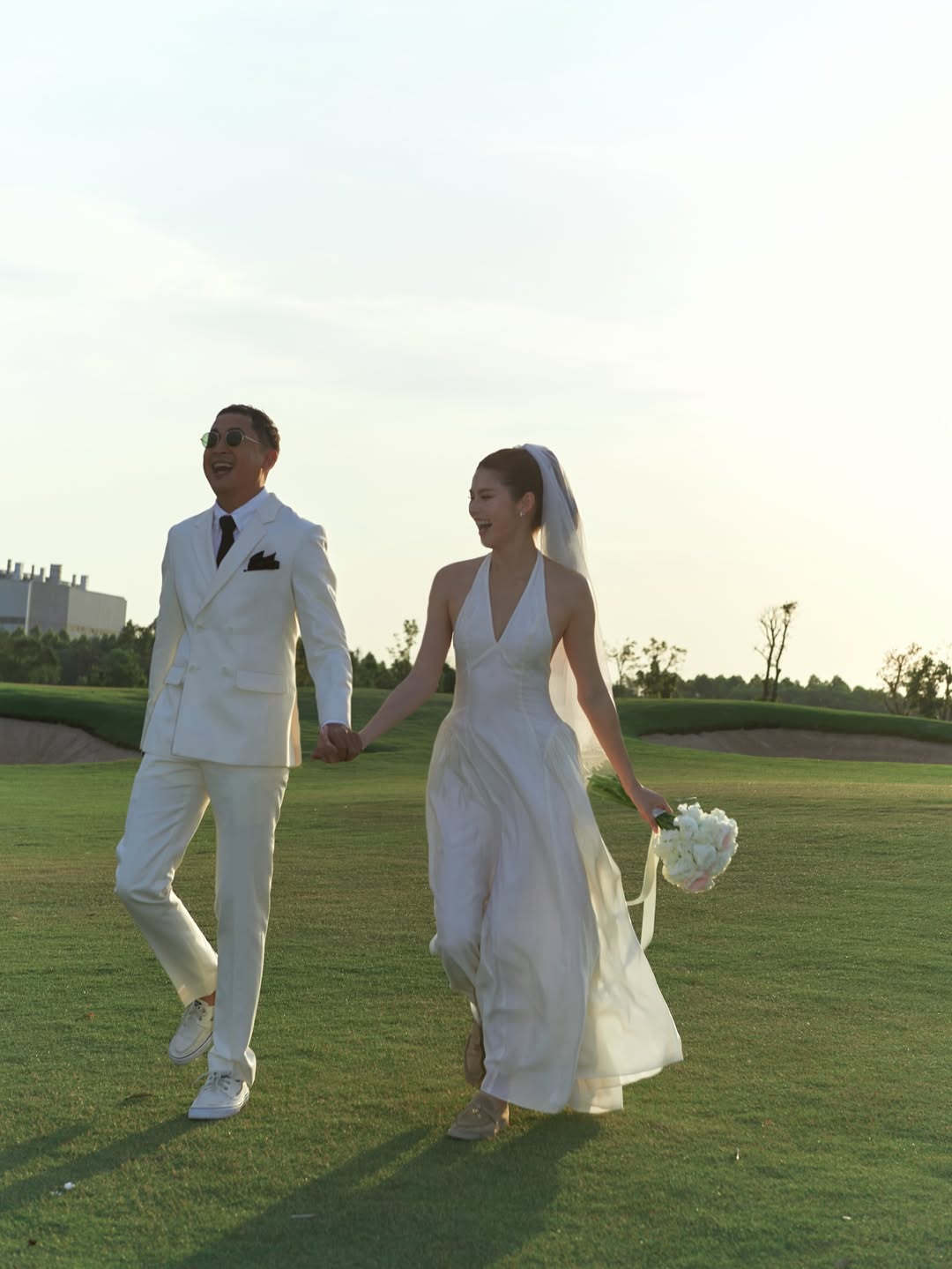 Cặp diễn vi&ecirc;n đ&igrave;nh đ&aacute;m kết h&ocirc;n sau 10 năm y&ecirc;u, khoảnh khắc c&ocirc; d&acirc;u ch&uacute; rể g&acirc;y x&ocirc;n xao- Ảnh 7.