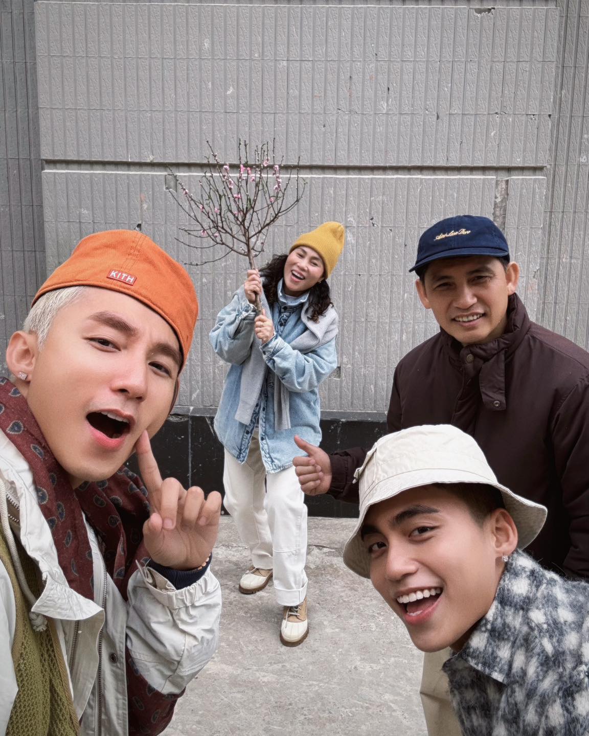 Khung hình hot mùng 1: Sơn Tùng - MONO gấp đôi visual, nhưng spotlight thuộc về 2 nhân vật này- Ảnh 2. Khung hình hot mùng 1: Sơn Tùng - MONO gấp đôi visual, nhưng spotlight thuộc về 2 nhân vật này- Ảnh 2.