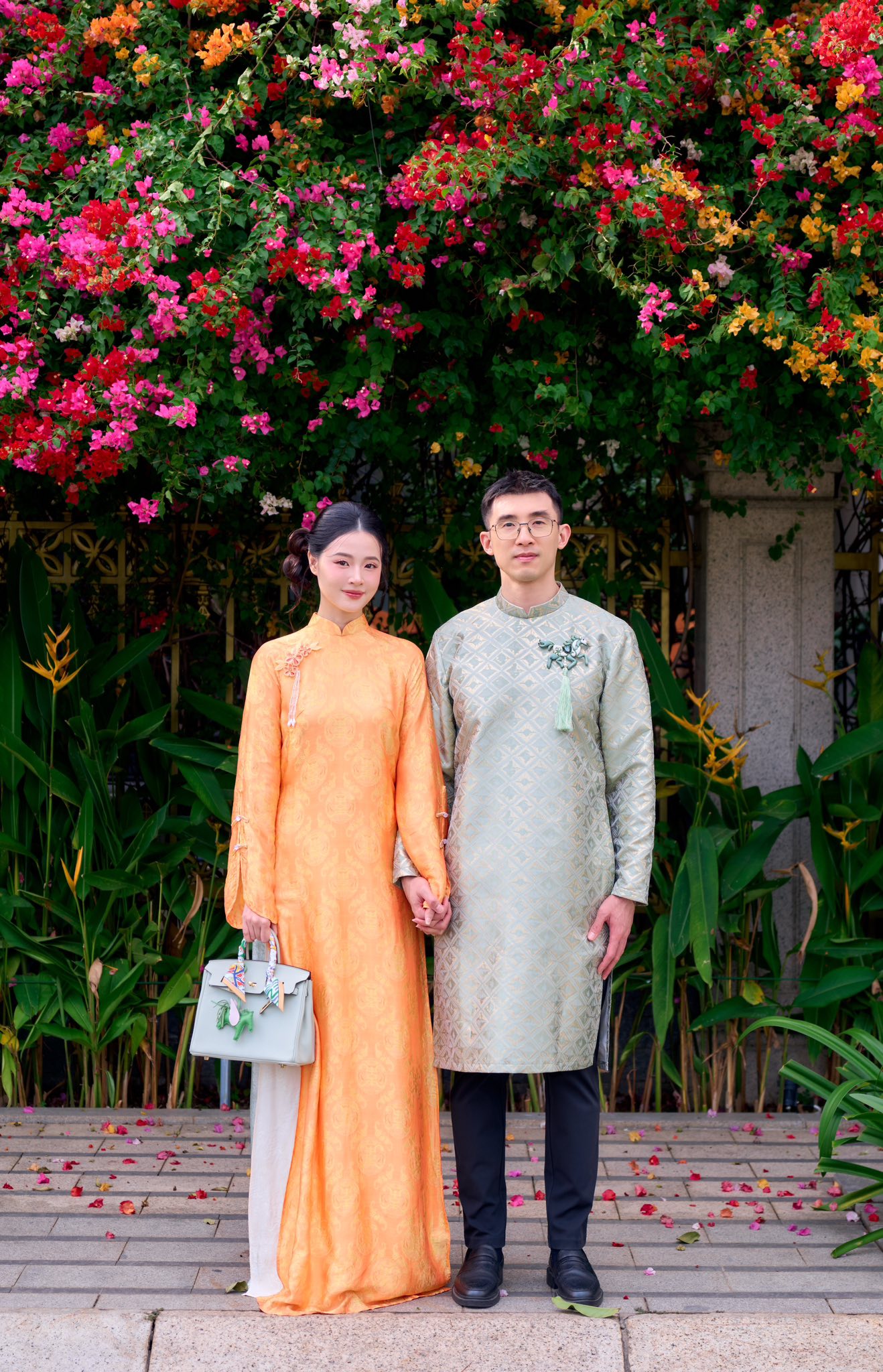 Midu - Minh Đạt "x&ocirc;ng đất" M&ugrave;ng 1, hội nh&agrave; gi&agrave;u &uacute; ụ li&ecirc;n tục cập nhật ng&agrave;y đầu năm- Ảnh 1.