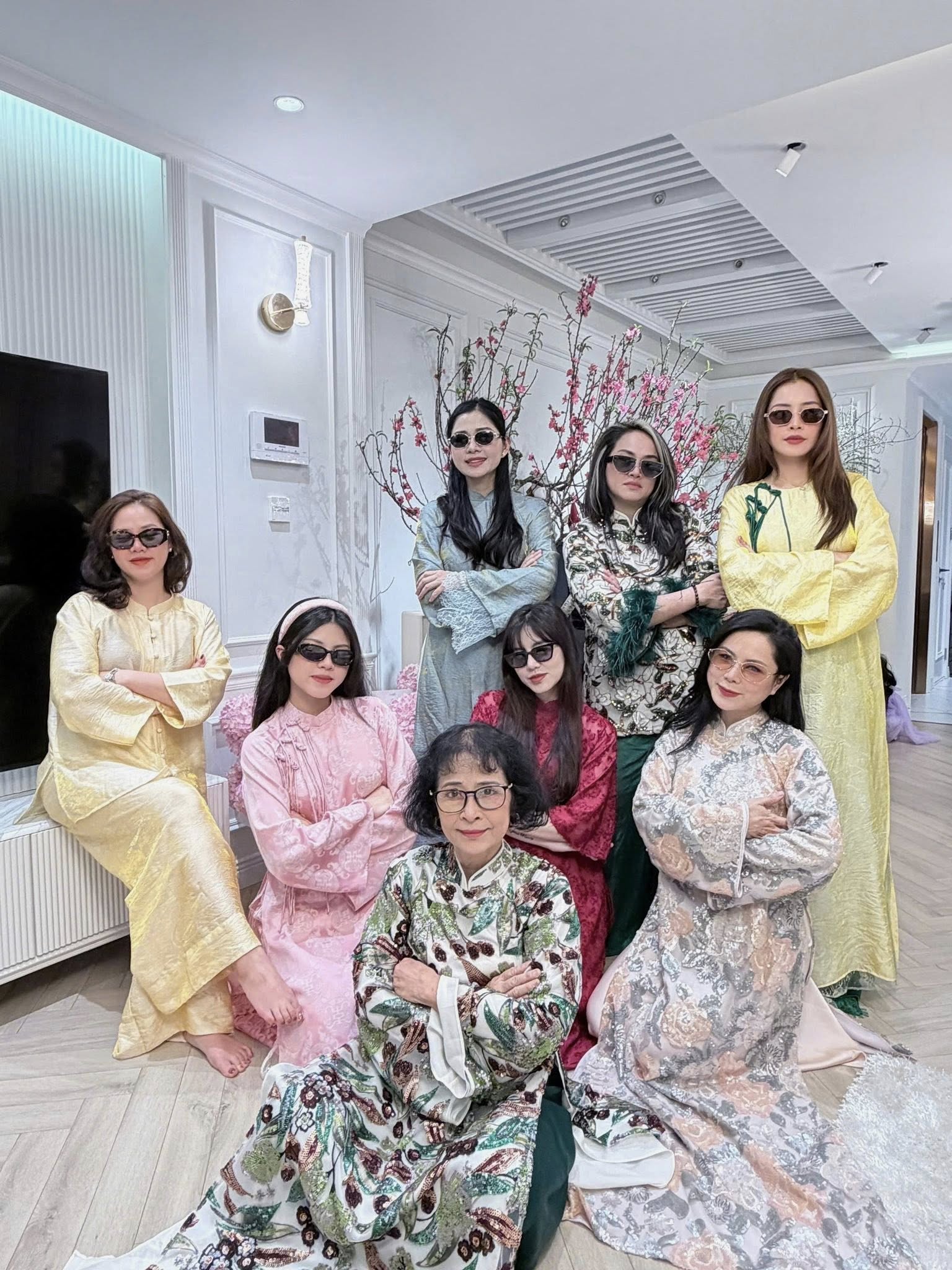 D&agrave;n sao Việt check-in m&ugrave;ng 1 Tết: Sơn T&ugrave;ng - SOOBIN ch&uacute;c Tết, Chi Pu - Midu đua sắc tưng bừng- Ảnh 6.