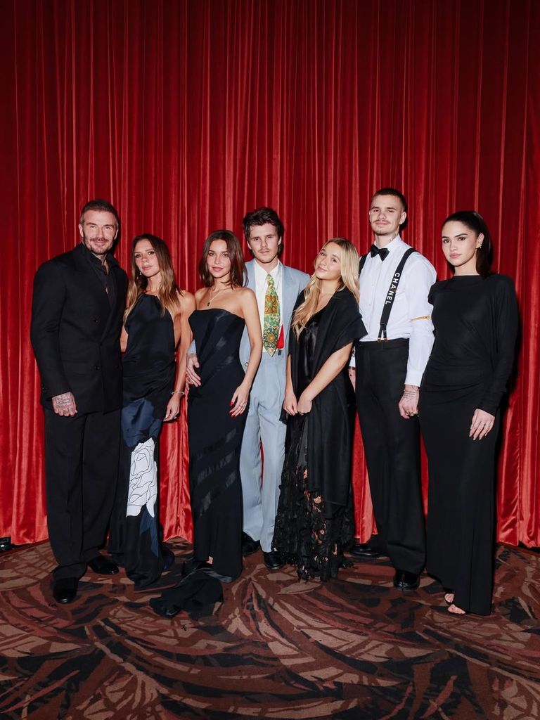 Tiểu thư Harper Beckham chiếm spotlight của anh trai giữa s&oacute;ng gi&oacute; gia tộc- Ảnh 1.