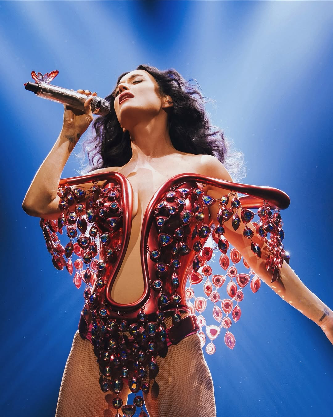 Sự hết thời của mỹ nh&acirc;n đẹp chuẩn "tỷ lệ v&agrave;ng": Ra nhạc bị ch&ecirc; tơi bời, danh xưng "nữ ho&agrave;ng flop" kh&ocirc;ng ai gi&agrave;nh- Ảnh 9.