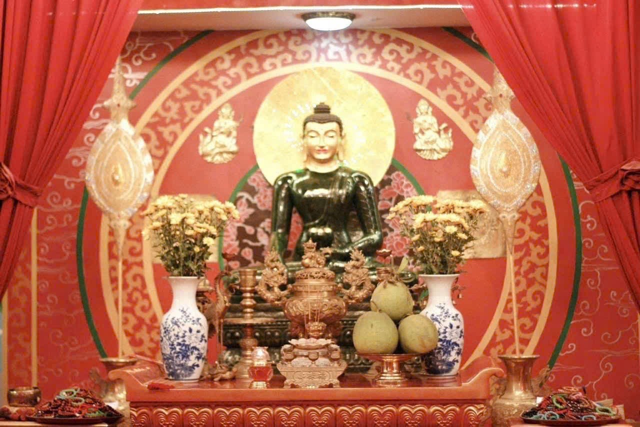 Mùng 1 Tết, “biển người” đổ về Miếu Bà Chúa Xứ núi Sam- Ảnh 8. Mùng 1 Tết, “biển người” đổ về Miếu Bà Chúa Xứ núi Sam- Ảnh 8.