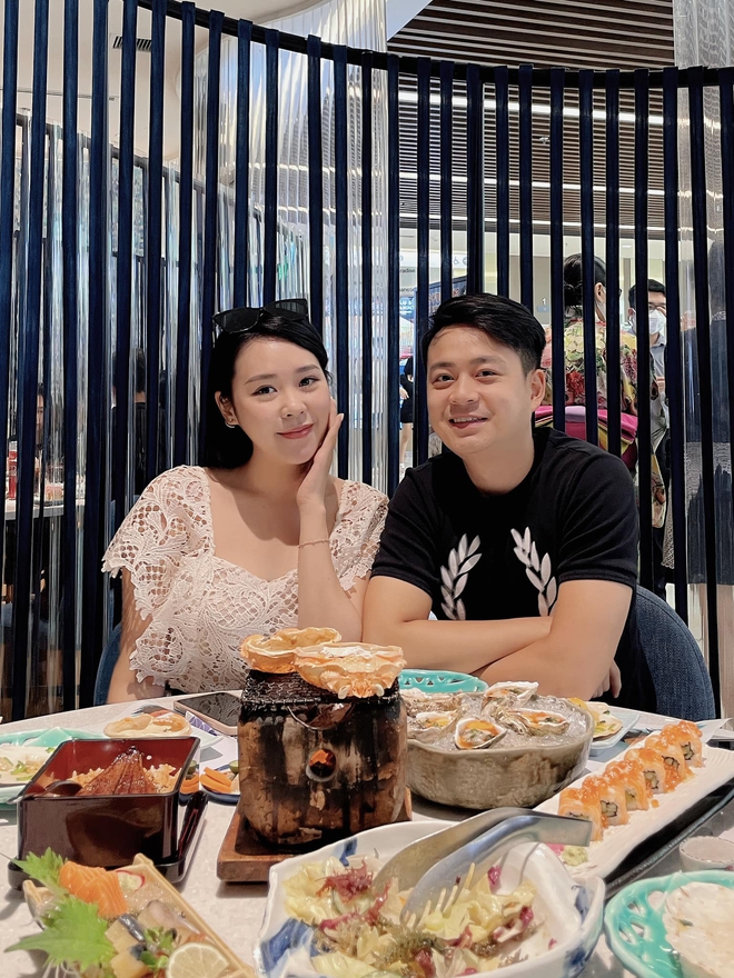 Sao nam Vbiz v&agrave; vợ y&ecirc;u 9 năm đ&oacute;n con đầu l&ograve;ng- Ảnh 4.