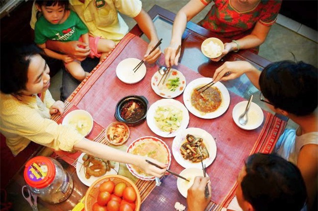 Phong tr&agrave;o ăn Tết healthy tr&ecirc;n mạng x&atilde; hội v&agrave; c&uacute; &ldquo;vỡ mộng&rdquo; của phụ nữ ngo&agrave;i 30- Ảnh 3.