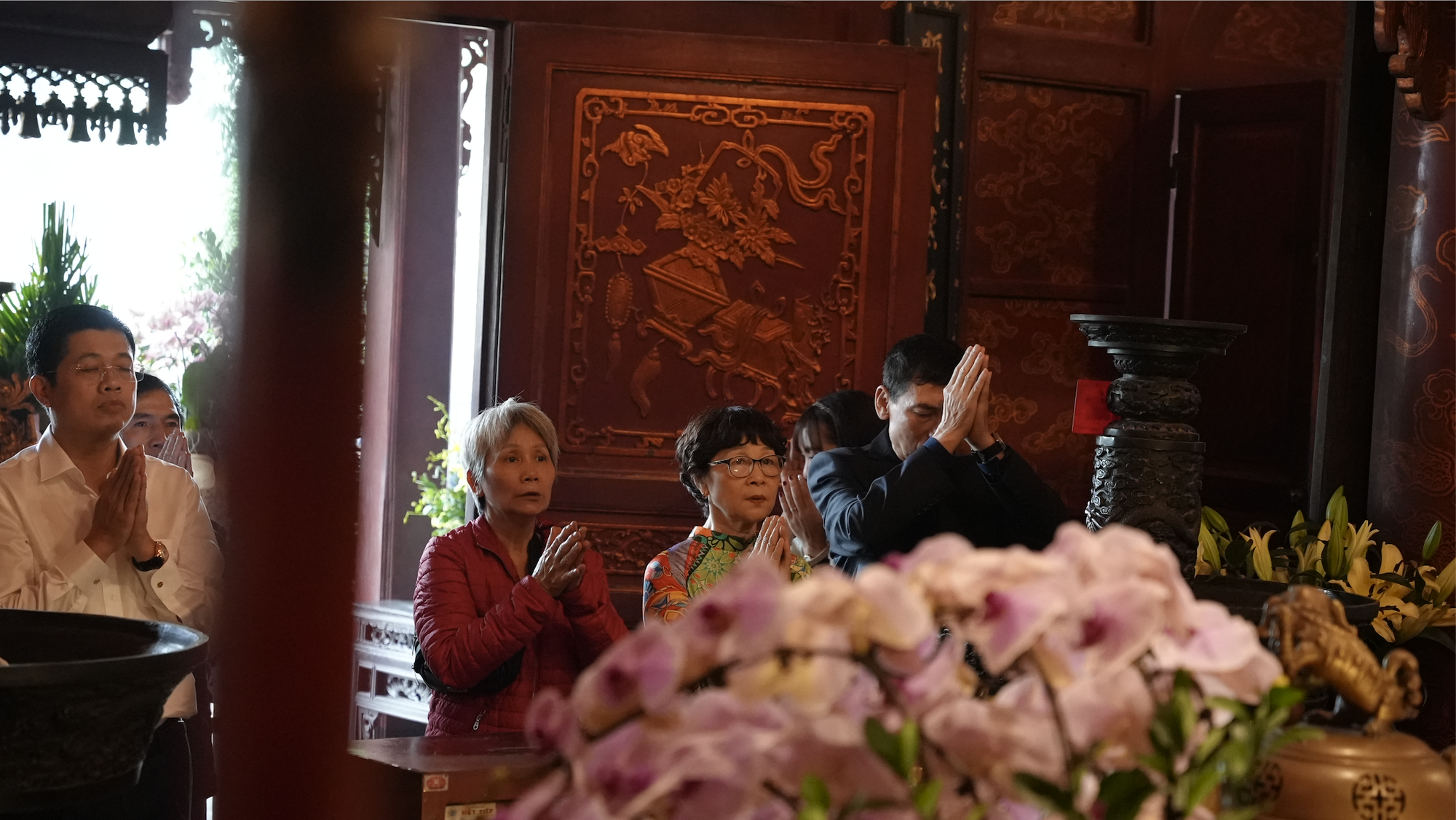 M&ugrave;ng 1 Tết ở H&agrave; Nội: C&oacute; một con đường tắc cứng từ s&aacute;ng sớm, nh&igrave;n th&ocirc;i đ&atilde; thấy n&ocirc; nức- Ảnh 6.